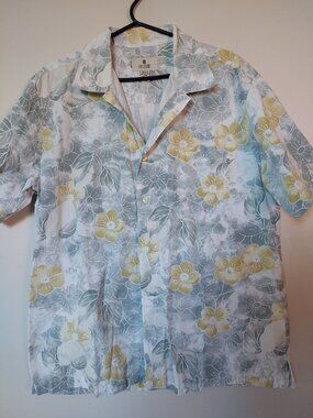 Solitude Men's L 100% cotton with a Tropical Floral Short Sleeve Shirt